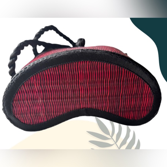 Baskets of Cambodia! Petite Curved Avi in Crimson Shoulder Bag - Picture 9 of 10